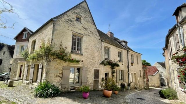 Charming old town cobblestone streets of Senlis, France