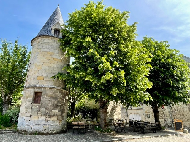 Old turret with a lovely restaurant in the plaza, in Senlis in France
