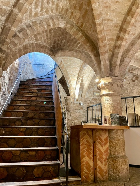 La Barbares underground cellar restaurant - great lunch spot in Senlis, France