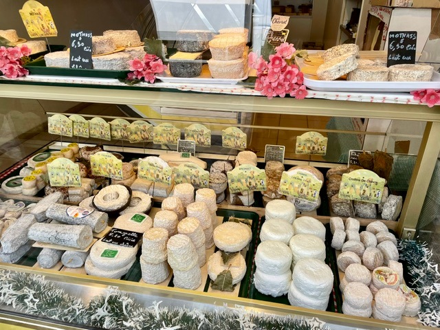 Picnic lunches from delis and bakeries around Senlis in France