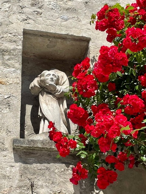 Statues in historical old town of Senlis, France